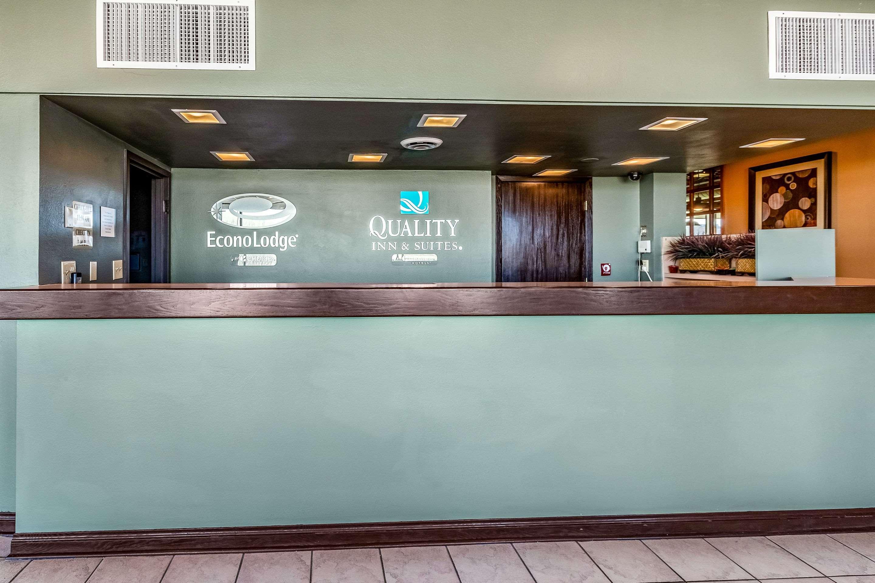Quality Inn & Suites Альберт-Лі Екстер'єр фото